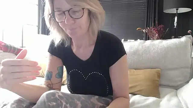 godinflower online show from September 15, 2025, 7:31 am