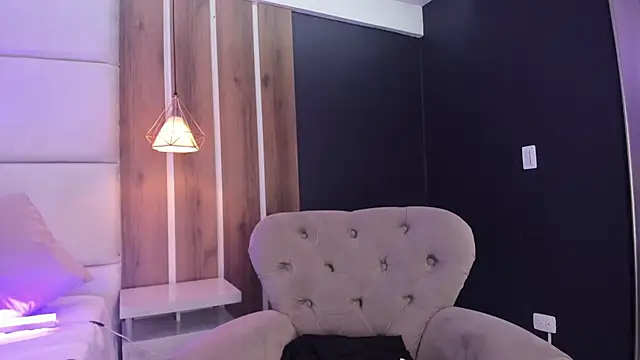 Snapshot of AmmyJones_ chatting on July 10, 2026, 7:03 pm AmmyJones online show from July 10, 2026, 7:03 pm
