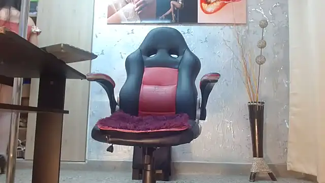 Snapshot of PaulinaRubio_ chatting on February 5, 2026, 7:43 pm PaulinaRubio online show from February 5, 2026, 7:43 pm