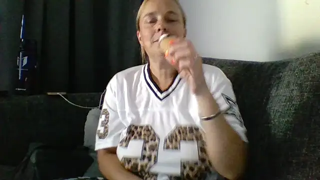 Snapshot of scrummymummy2 chatting on July 13, 2026, 7:02 pm scrummymummy2 online show from July 13, 2026, 7:02 pm