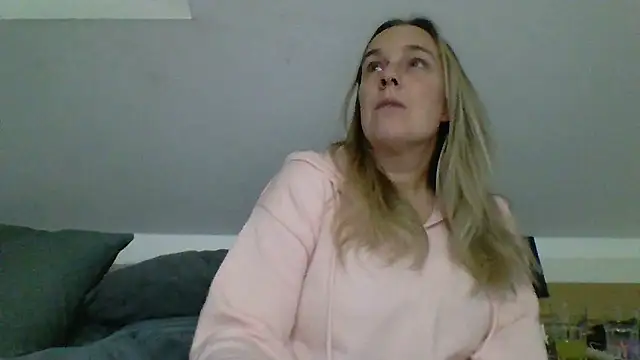 Snapshot of scrummymummy2 chatting on January 8, 2026, 9:54 pm scrummymummy2 online show from January 8, 2026, 9:54 pm