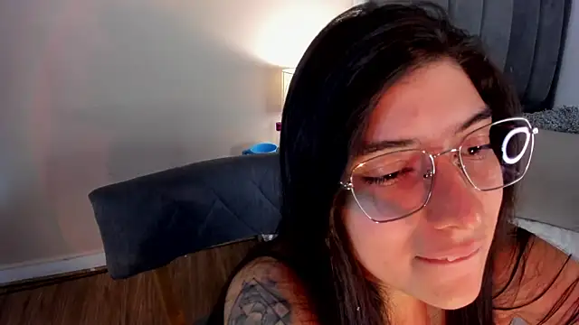 Snapshot of dakotaa__ chatting on February 20, 2025, 11:43 pm dakotaa online show from February 20, 2025, 11:43 pm