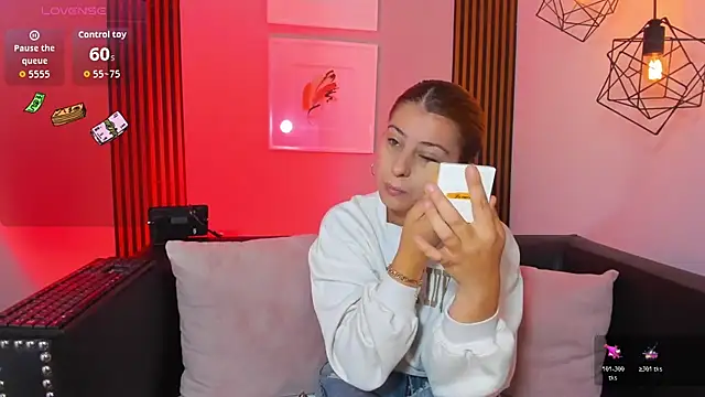 Nahiajhonson  online show from March 27, 2026, 1:12 pm