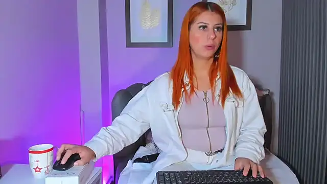 Nahiajhonson  online show from October 18, 2025, 12:51 pm