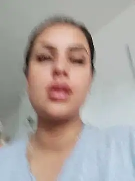 EmmaTorres  online show from November 12, 2025, 3:27 pm