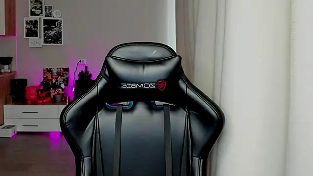 Sm0ly online show from April 21, 2026, 2:51 am