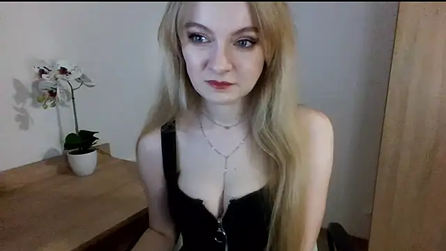 Snapshot of AlmaHoney chatting on February 17, 2025, 12:22 am AlmaHoney online show from February 17, 2025, 12:22 am