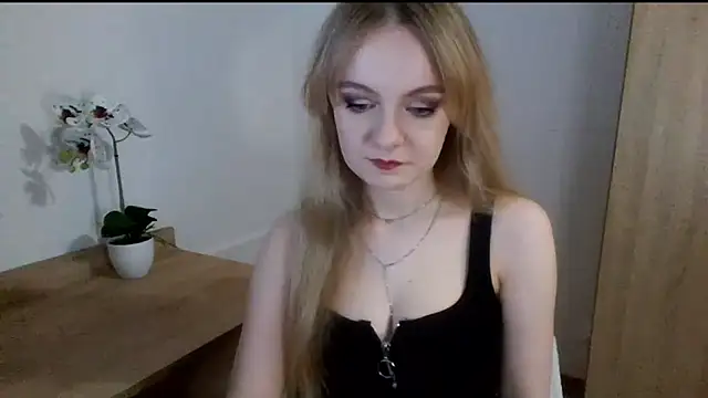Snapshot of AlmaHoney chatting on February 16, 2025, 9:16 pm AlmaHoney online show from February 16, 2025, 9:16 pm