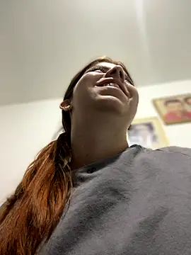 Snapshot of Cloew_Marz chatting on October 16, 2025, 12:30 am Cloew Marz online show from October 16, 2025, 12:30 am