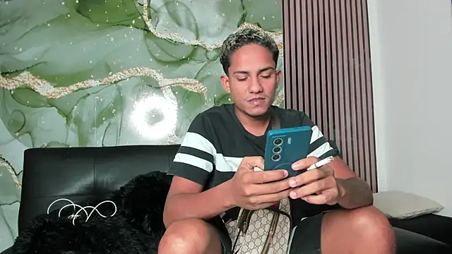 Snapshot of Extreme_dirty_paradise chatting on January 17, 2026, 8:12 pm Extreme dirty paradise online show from January 17, 2026, 8:12 pm