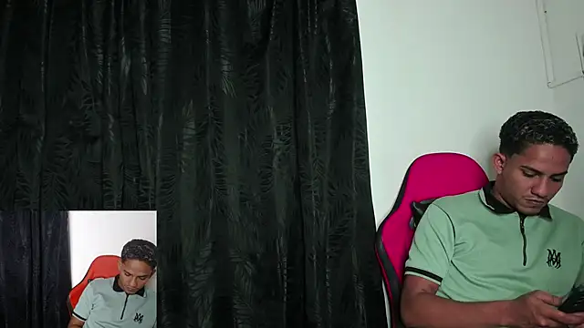 Snapshot of Extreme_dirty_paradise chatting on February 13, 2026, 4:12 am Extreme dirty paradise online show from February 13, 2026, 4:12 am