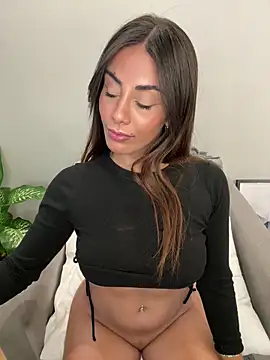 Brownfitbabyy online show from December 18, 2025, 12:31 pm