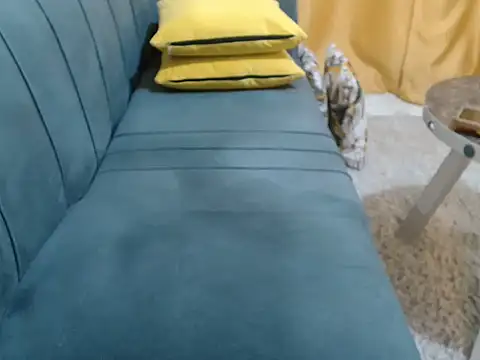 leslysexygirl online show from April 17, 2026, 6:27 am