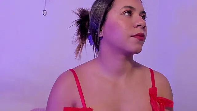 crystalvazquez online show from November 15, 2025, 1:04 pm