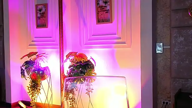 AlessiaLondon online show from March 10, 2026, 10:19 am