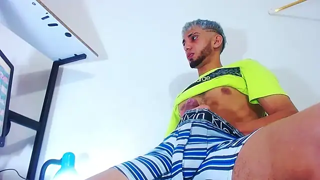 Snapshot of Gregory_hard chatting on October 6, 2025, 12:56 am Gregory hard online show from October 6, 2025, 12:56 am