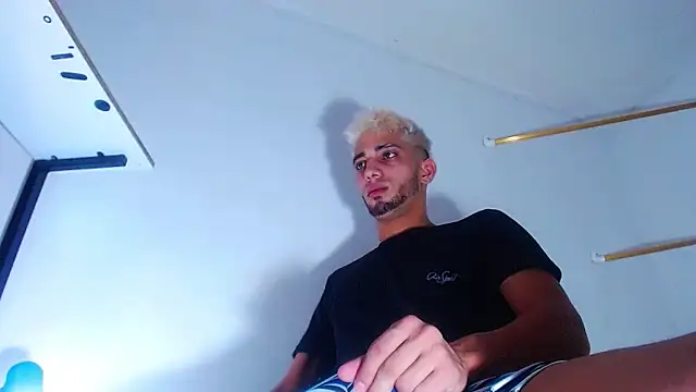 Snapshot of Gregory_hard chatting on September 14, 2025, 7:36 pm Gregory hard online show from September 14, 2025, 7:36 pm