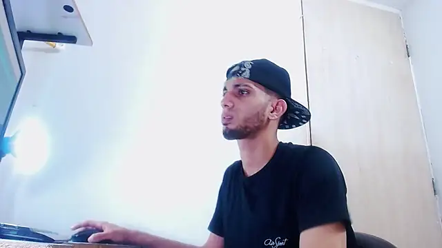 Snapshot of Gregory_hard chatting on November 13, 2025, 3:54 am Gregory hard online show from November 13, 2025, 3:54 am