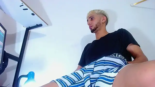 Snapshot of Gregory_hard chatting on September 27, 2025, 11:22 pm Gregory hard online show from September 27, 2025, 11:22 pm