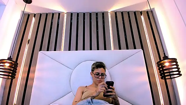 Cutie Shy  online show from January 12, 2026, 7:31 pm