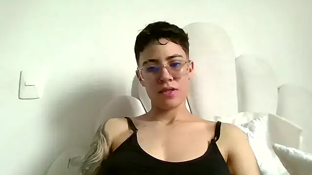 Snapshot of Cutie_Shy_ chatting on July 9, 2026, 1:32 pm Cutie Shy online show from July 9, 2026, 1:32 pm
