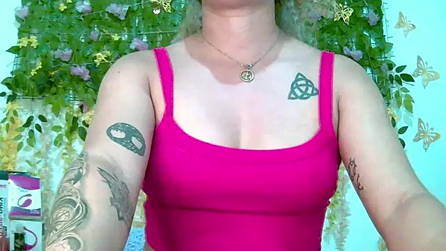 Crysrus online show from June 1, 2026, 12:44 am
