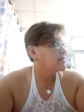 Snapshot of Madrastrahot69 chatting on November 11, 2025, 12:05 am Madrastrahot69 online show from November 11, 2025, 12:05 am