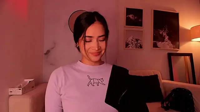 Snapshot of lara_madisson chatting on February 17, 2026, 6:00 am lara madisson online show from February 17, 2026, 6:00 am