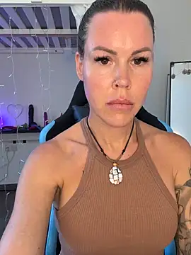 Snapshot of Lara_Bergmann chatting on June 1, 2026, 8:47 am Lara Bergmann online show from June 1, 2026, 8:47 am
