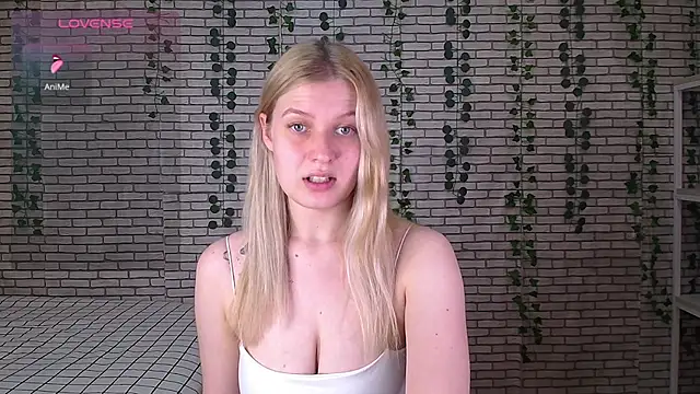 EmiliaDuchess online show from September 30, 2025, 10:32 am