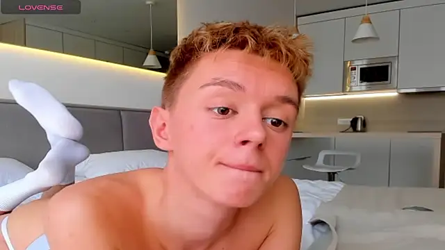 agelandreww online show from March 10, 2025, 10:28 am