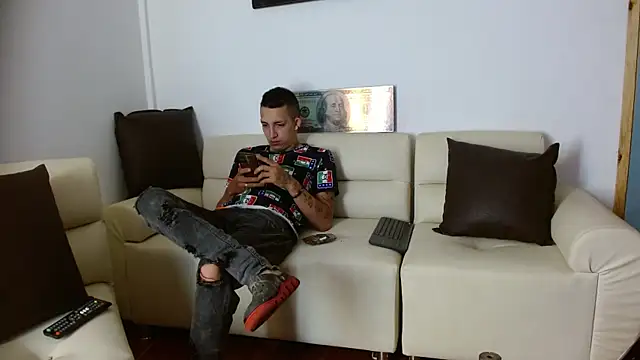 parejacaliente20154 online show from March 6, 2025, 2:08 pm