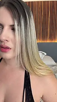 EmiilyAdams  online show from June 4, 2026, 9:08 pm