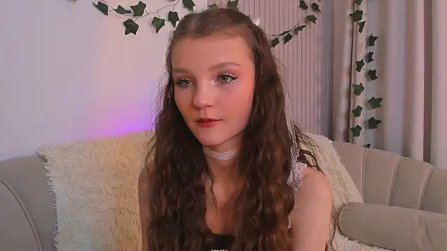 Snapshot of CindyGarrison chatting on February 7, 2025, 12:42 am CindyGarrison online show from February 7, 2025, 12:42 am