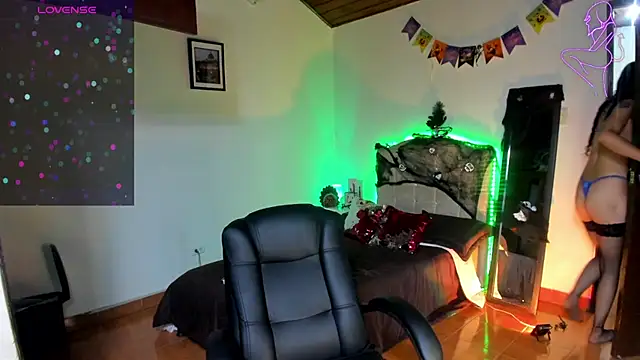 vampirellaa crazy  online show from October 22, 2025, 5:07 am