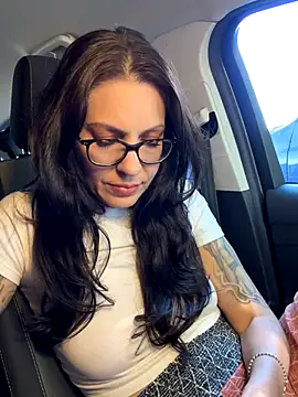 Snapshot of BeautifulMesss chatting on October 2, 2025, 4:43 pm BeautifulMesss online show from October 2, 2025, 4:43 pm