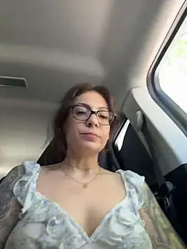 Snapshot of BeautifulMesss chatting on June 20, 2026, 3:28 pm BeautifulMesss online show from June 20, 2026, 3:28 pm