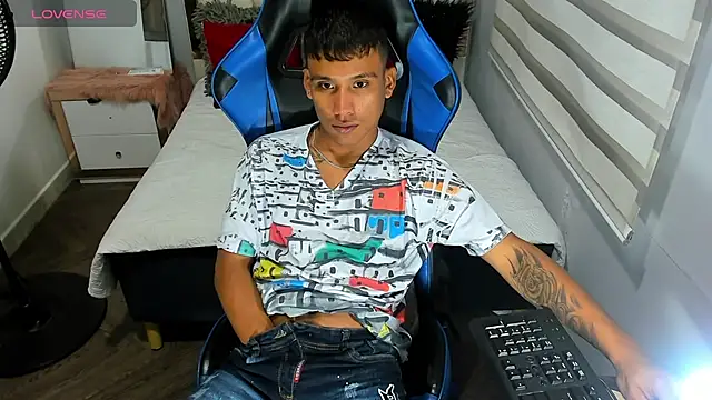 Snapshot of Backsex_boy chatting on October 12, 2025, 9:43 am Backsex boy online show from October 12, 2025, 9:43 am