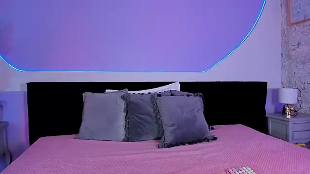 Snapshot of Julieta_Cortes__ chatting on December 5, 2025, 12:15 pm Julieta Cortes online show from December 5, 2025, 12:15 pm