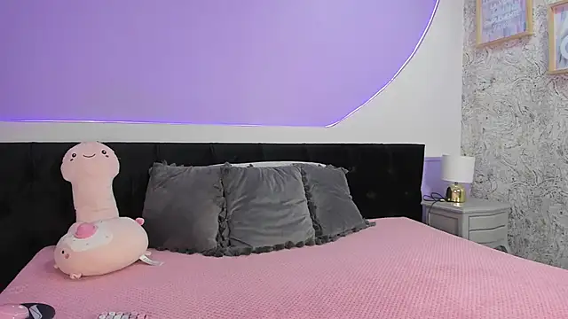 Julieta Cortes   online show from October 28, 2025, 12:04 pm