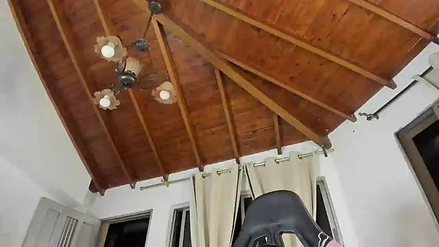 IsaFontanna online show from March 9, 2026, 3:32 am