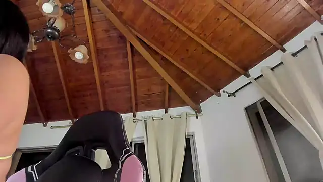 Snapshot of IsaFontanna chatting on February 7, 2026, 2:41 am IsaFontanna online show from February 7, 2026, 2:41 am