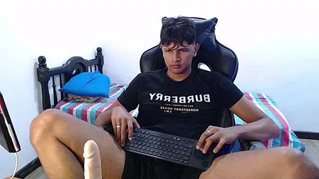 alex 245711 online show from November 20, 2025, 7:36 pm