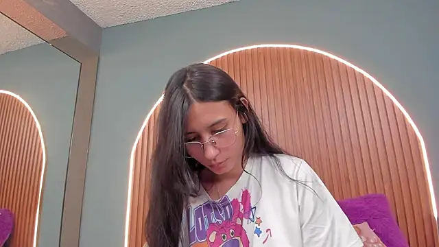 Snapshot of NayeCloud chatting on February 3, 2026, 6:40 am NayeCloud online show from February 3, 2026, 6:40 am