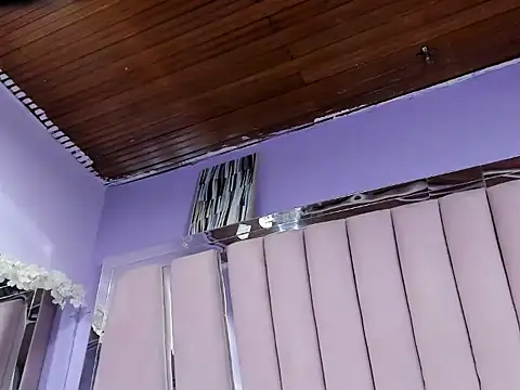 Snapshot of Sasha_Petitte chatting on December 17, 2025, 3:44 am Sasha Petitte online show from December 17, 2025, 3:44 am