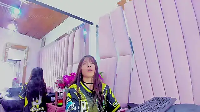 Sasha Petitte online show from April 18, 2026, 3:20 am