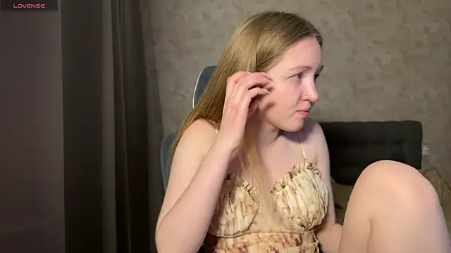Snapshot of weshycouple chatting on March 6, 2025, 6:48 pm weshycouple online show from March 6, 2025, 6:48 pm