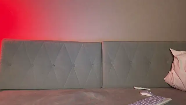 Snapshot of weshycouple chatting on March 4, 2026, 7:21 pm weshycouple online show from March 4, 2026, 7:21 pm