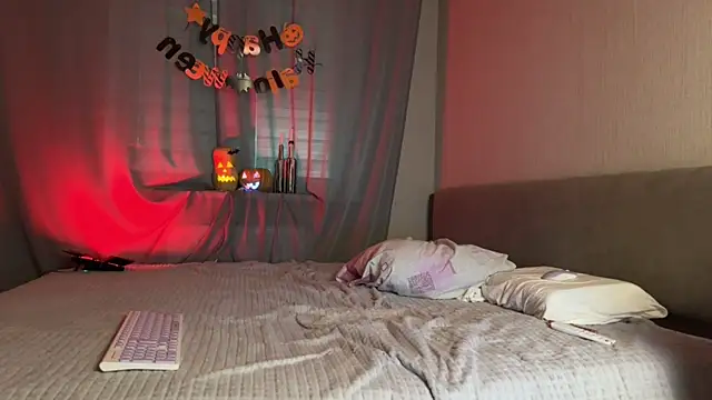 Snapshot of weshycouple chatting on October 31, 2025, 7:21 pm weshycouple online show from October 31, 2025, 7:21 pm