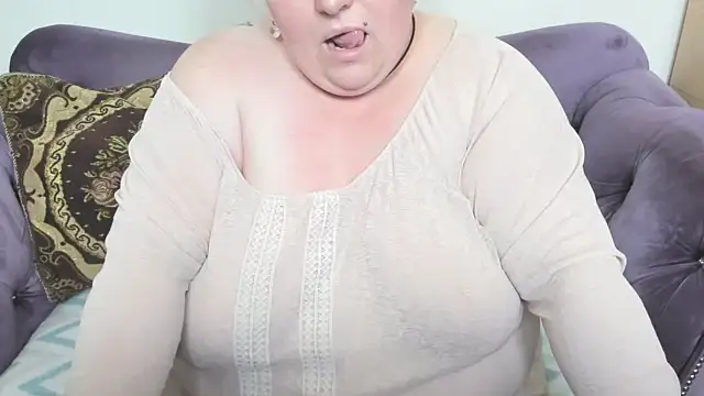 Snapshot of fashiona chatting on October 25, 2025, 9:37 pm fashiona online show from October 25, 2025, 9:37 pm